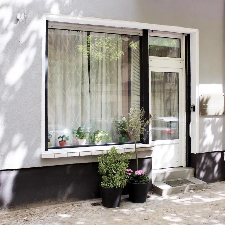 Holiday 33 Apartment H S-Bahn Schoenhauser Allee Berlin Germany